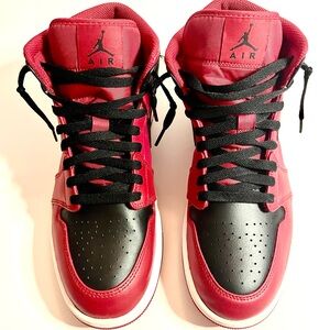 Jordan 1 Retro Black and Fire Red 9.5